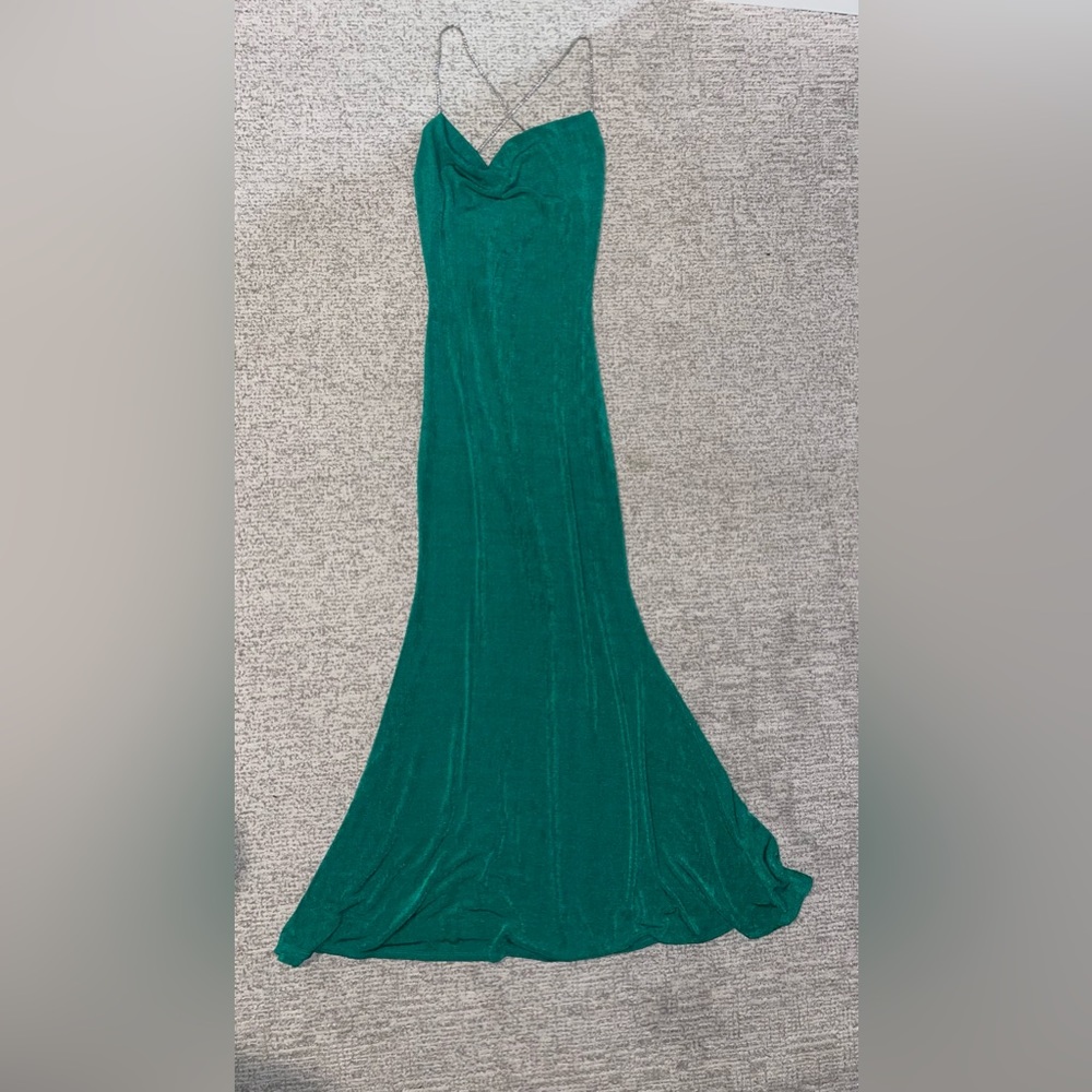 Pretty Little Thing maxi formal green dress. Size 4. Only worn once - Picture 5 of 8